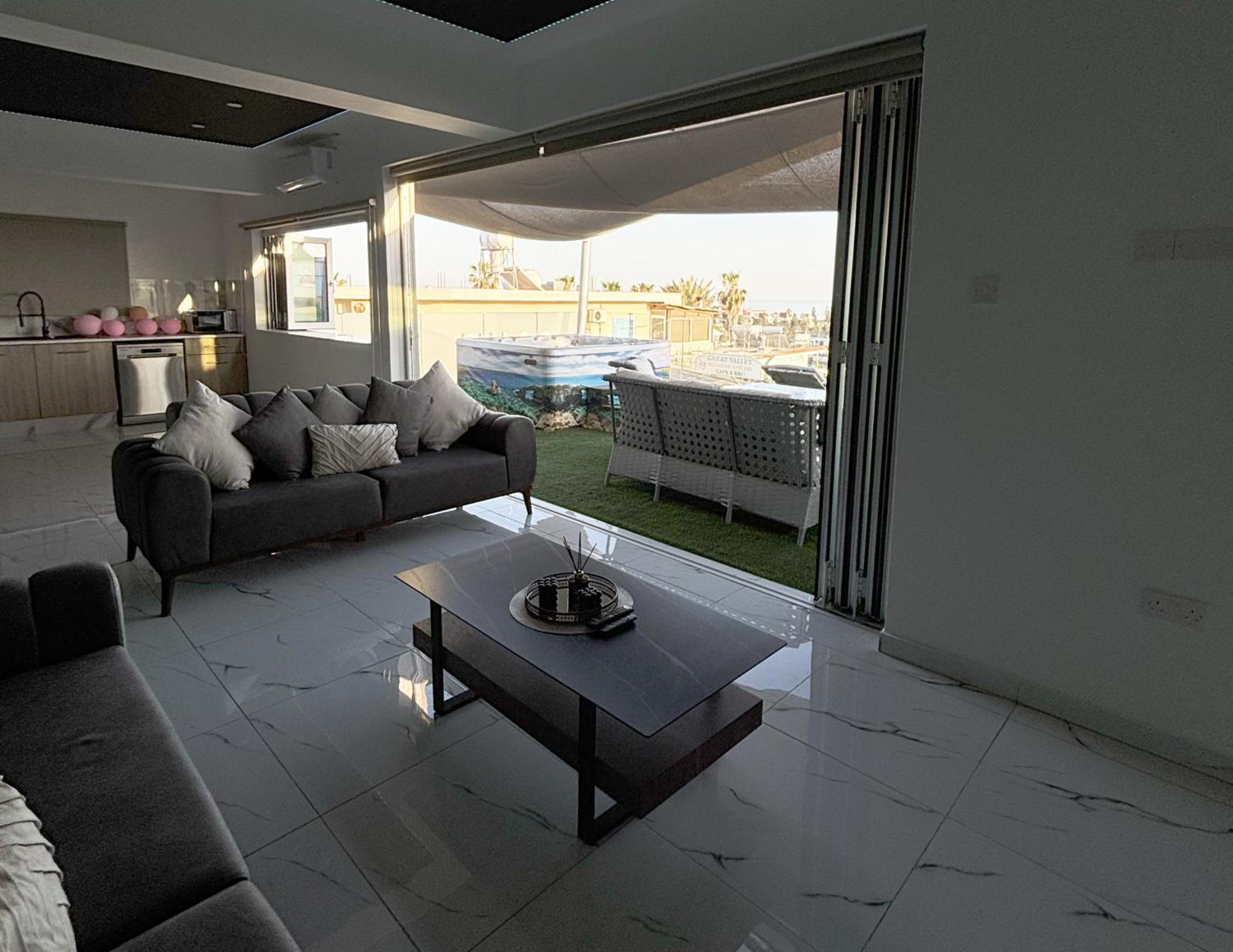 Sant Central Deluxe Apartments Ayia Napa Bagian luar foto