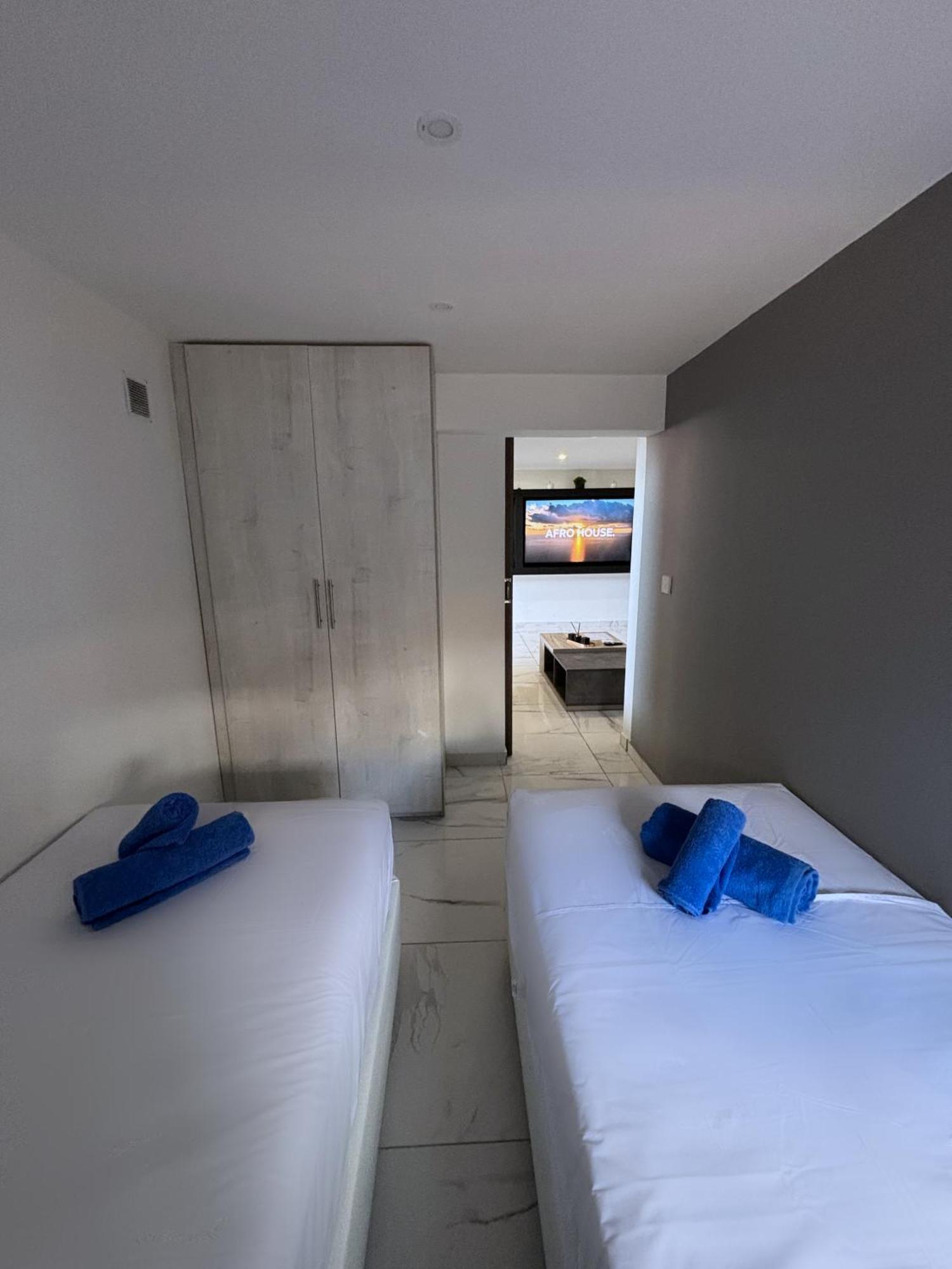 Sant Central Deluxe Apartments Ayia Napa Bagian luar foto