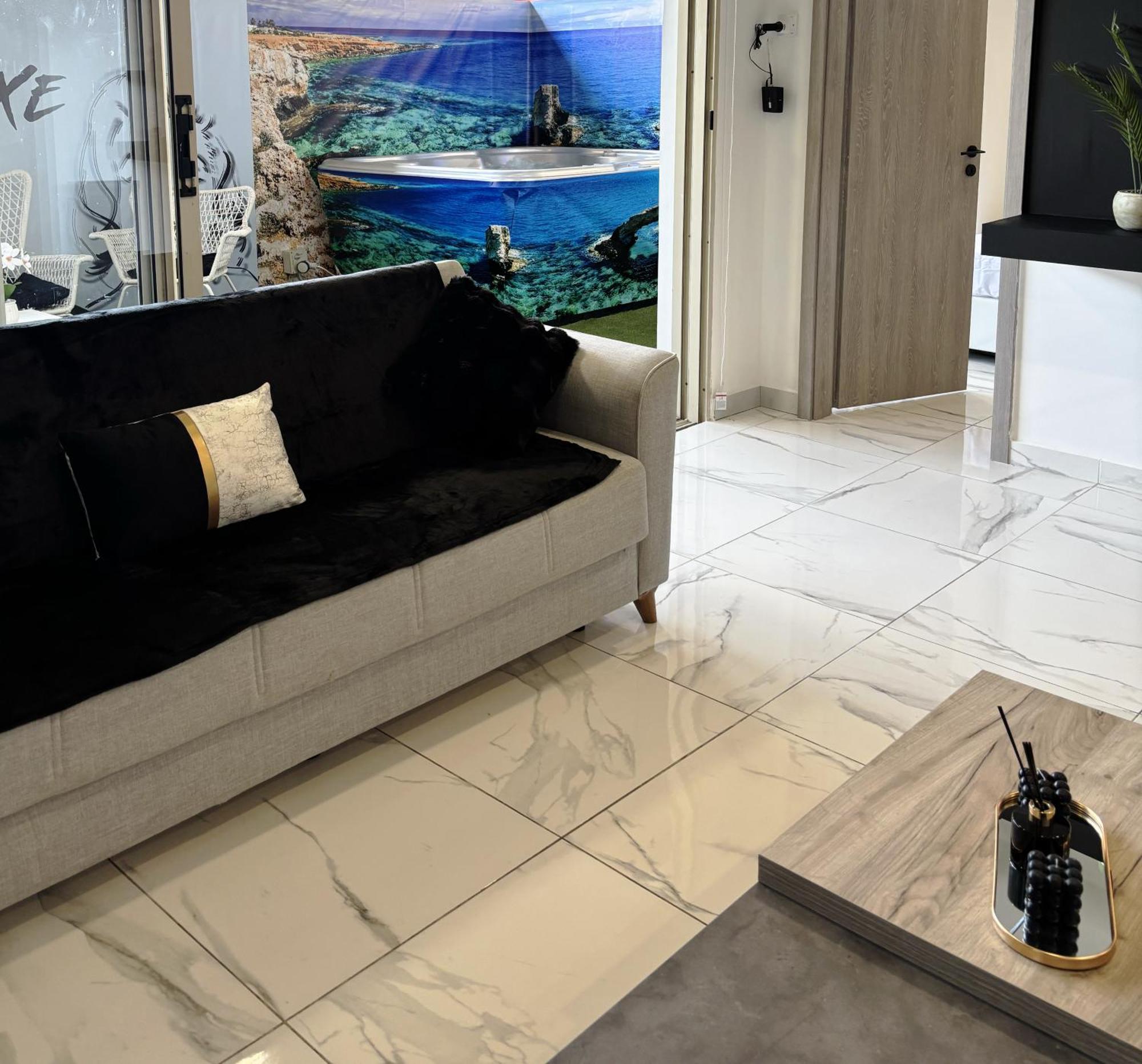 Sant Central Deluxe Apartments Ayia Napa Bagian luar foto